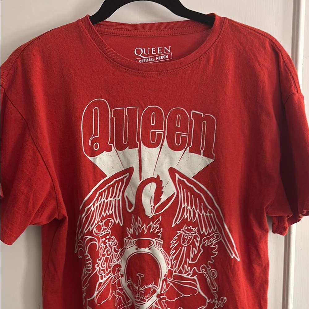 Queen Red Short Sleeve Tee with Iconic Design